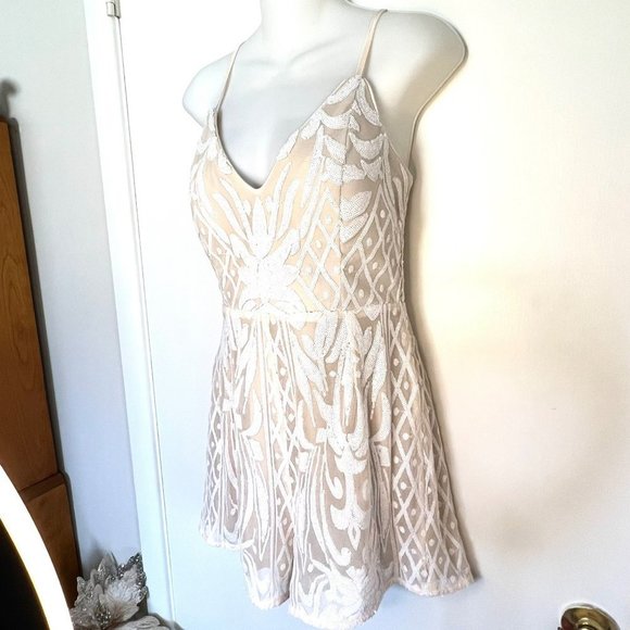 💔💔 SOLD 💔💔 NWOT LULU’S CATCH A SPARK WHITE & NUDE SEQUIN ROMPER - Picture 6 of 14